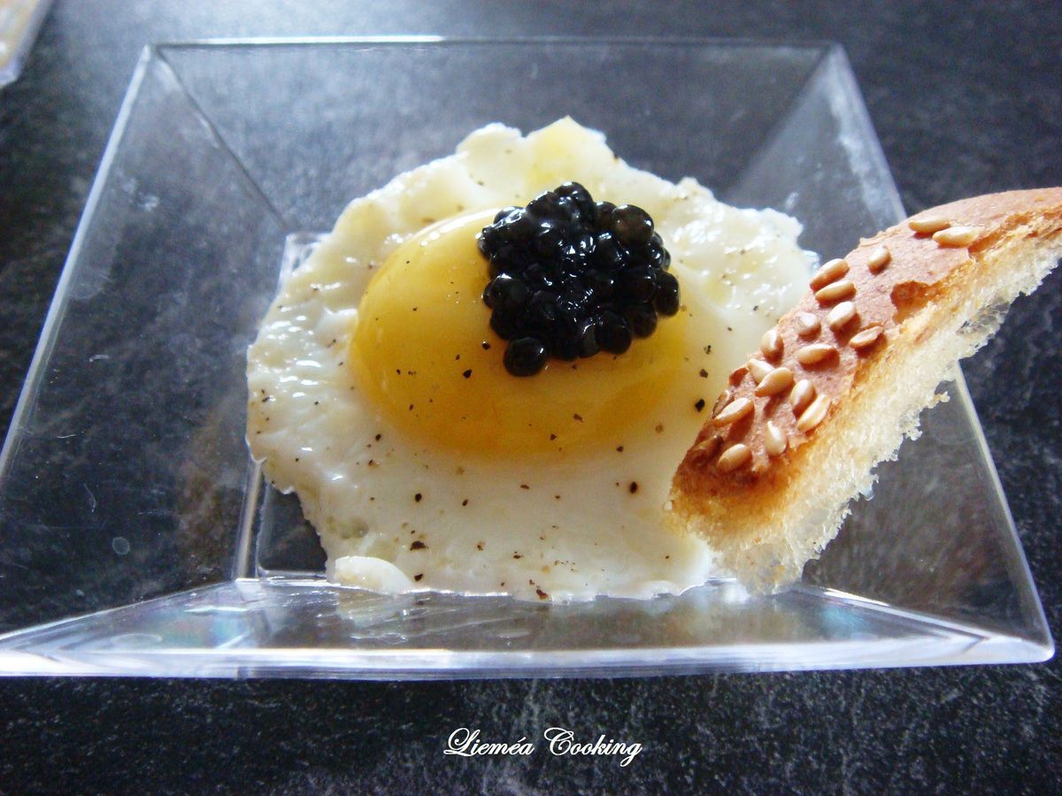 Oeufs de caille au caviar pour l'apéritif