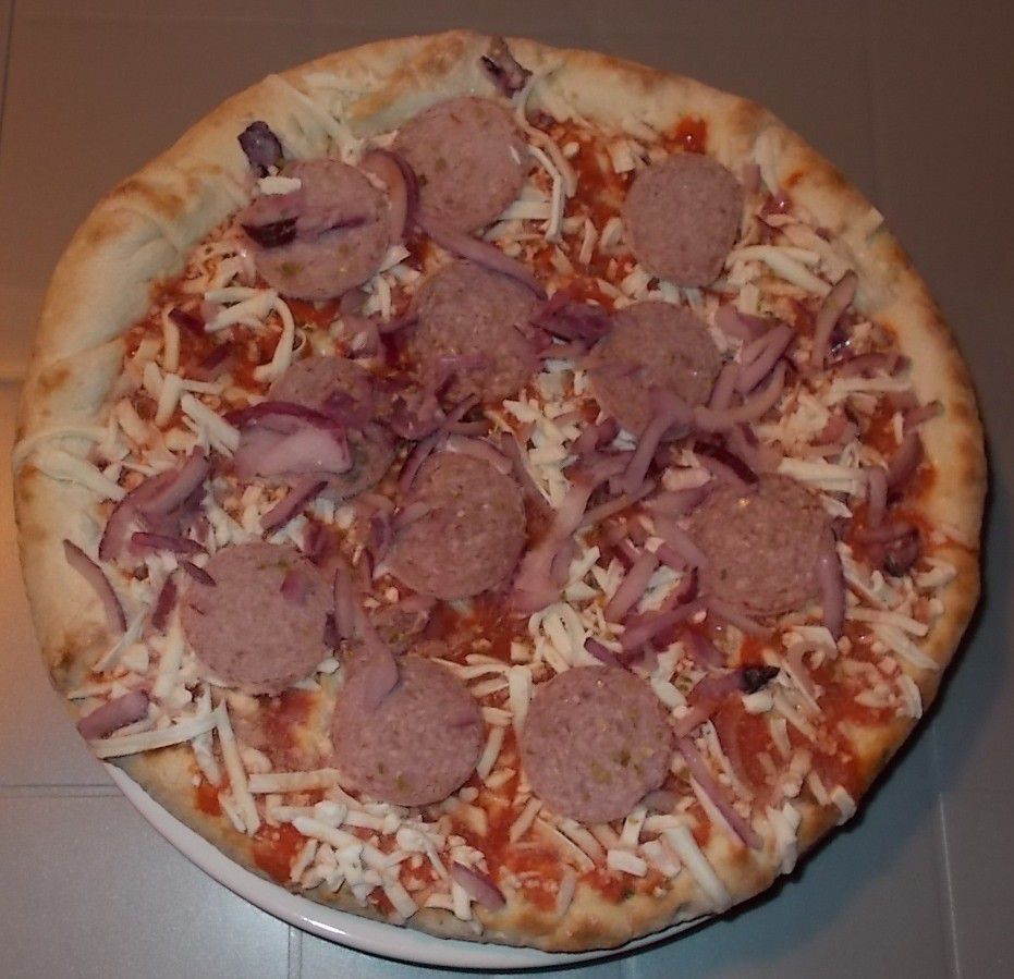 Pizza Stuffed Crust Salami mit Käse im Rand - BlogTestesser