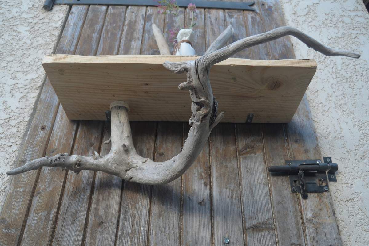 étagère en bois et bois flotté style rustique création bois flotté par brise de mer