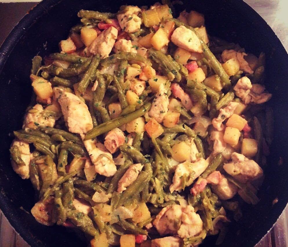 Poêlée Haricots Verts, Poulet, Pommes de terres, Oignons, Lardons ! Gourmets sans prise de tête Poêlée Haricots Verts, Poulet, Pommes de terres, Oignons, Lardons ! Gourmets sans prise de tête