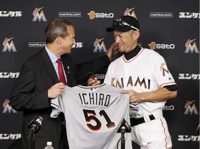 ichiro suzuki jersey marlins
