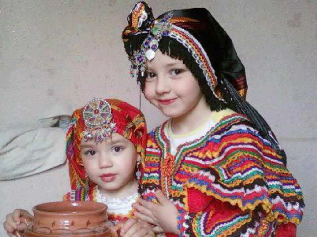 Culture - Pourquoi les femmes Kabyles portent Amendil "le foulard Kabyle" -  KDirect.info - Aɣmis n Taqvaylit
