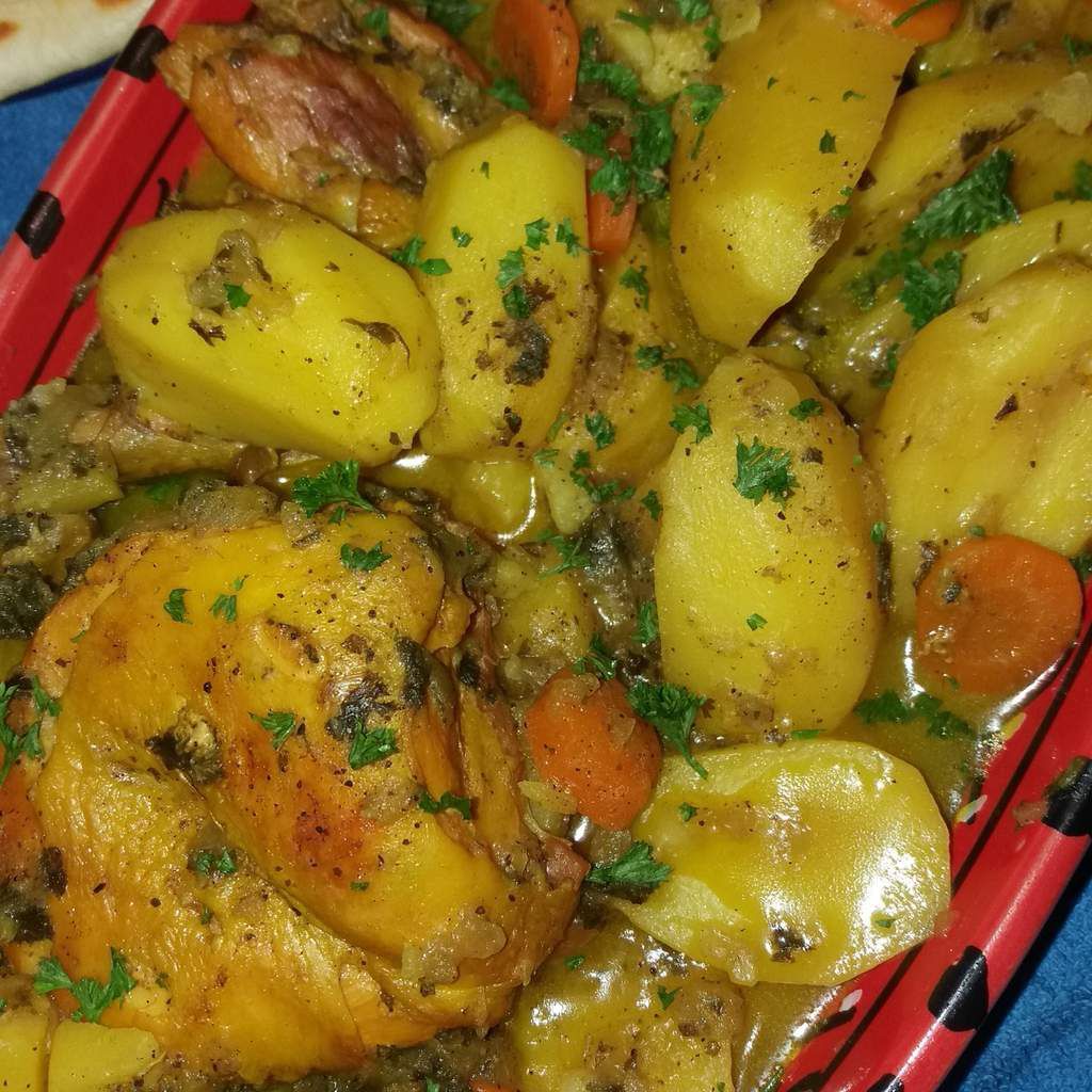 POULET mijoté aux pommes de terre et carottes - LES DELICES DE MANEL