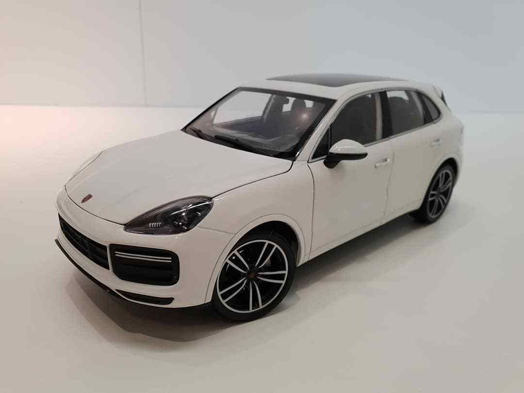 porsche cayenne miniature