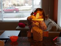 Karla und die Cheerios: Das Äffchen-Experiment am Menschen wiederholt.
