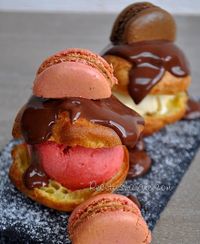 Profiteroles au chocolat et à la crème glacée