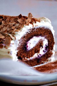 Bûche façon forêt noire (biscuit roulé)