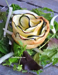 Tartelettes sous forme d'une rose aux courgettes