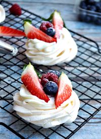 Mini Pavlova aux fruits rouges