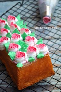 Recette de base pour cake et muffins + décoration florale avec la douille magique