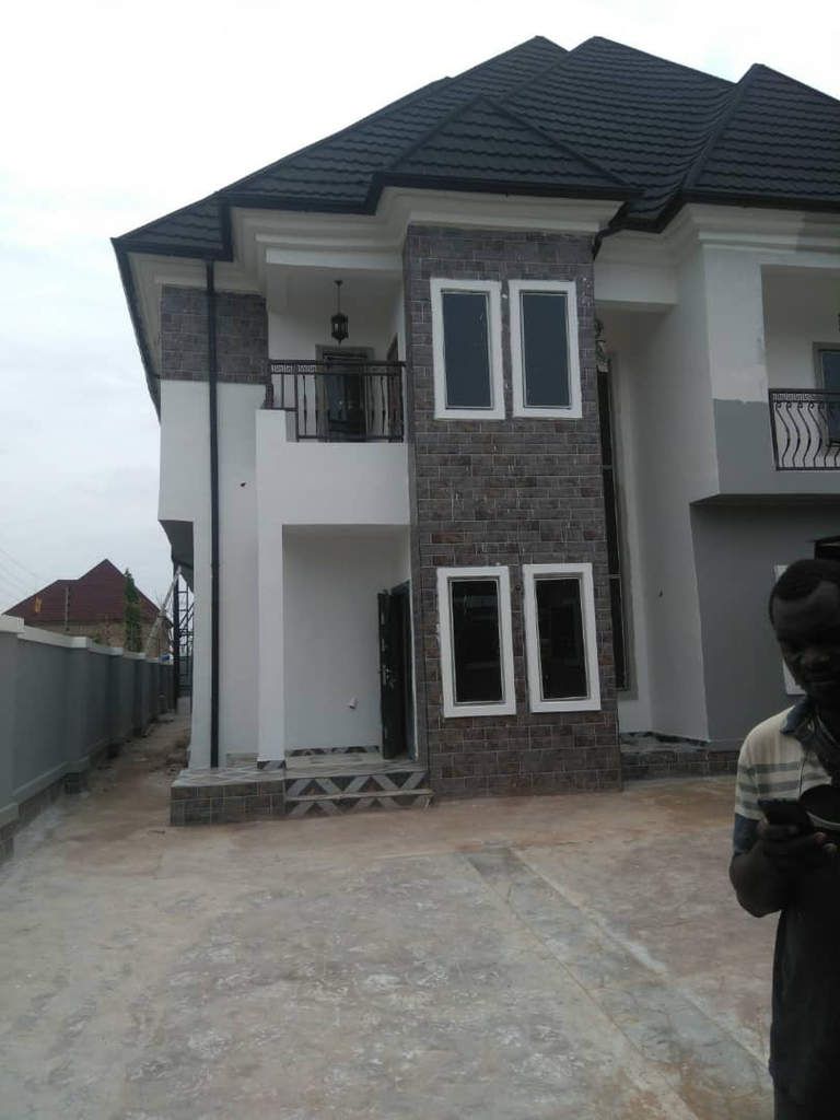 Location Before New General Hospital 5 Bedroom Duplex In 50 By