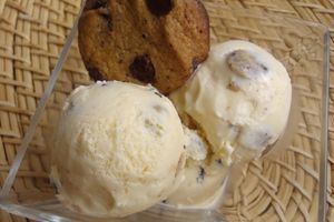 Crème Glacée Vanille (avec morceaux de pâte de cookie aux pépites de chocolat)