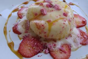 Île flottante Senoble fraises & praline rose