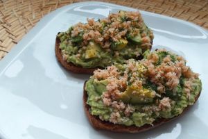 Bruschettas à la crème d'avocat et crabe
