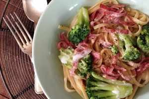 ▲ Linguini aux brocolis, bacon et crème légère ▲