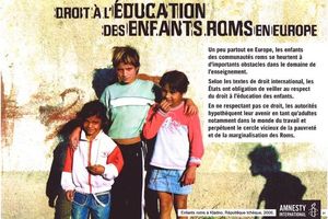 A Saint-Fons, les enfants Roms font l'école au commissariat