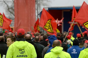 Airbus Group détaille lundi son plan de 5.800 suppressions d'emplois
