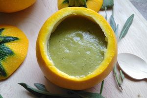 Velouté de courgette jaune & verte à la crème végétale d'amande
