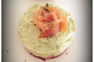 Cheesecake à l'avocat et au saumon