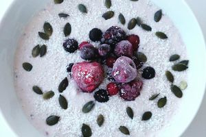 Frozen somoothie bowl aux fruits rouges