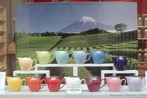 Vitrine de théières japonaises
