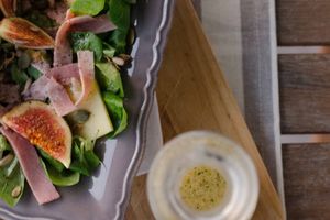 Salade au comté, figues et jambon & vinaigrette au miel