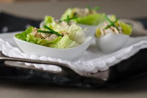 Barquettes de sucrine au chèvre & fruits secs