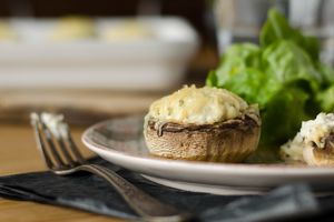 Champignons farcis au fromage ail et fines herbes