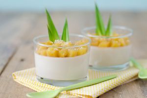 Panna cotta à la noix de coco & ananas caramélisé