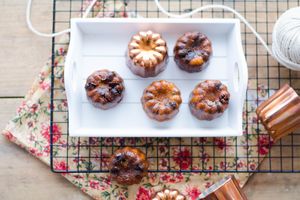 Cannelés rhum-raisins