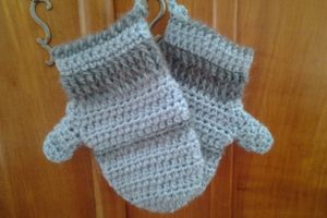 Des moufles pour Elie au crochet