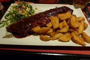 Ribs à volonté chez Ribs n' Beer, à Bruges