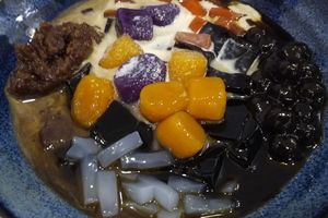 Un petit coin pour manger des spécialités hongkongaises dans le quartier japonais