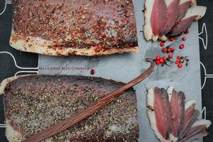Magret de Canard Séché au Sel Maison-Vanille Bleue/Poivre Noir- Baies Roses/Poivre Voatsiperifery
