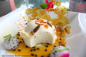 Bavarois de Fruit à Pain à la Vanille Bleue sur sa gelée Passion, Billes fraîches de Pitaya et Feuilles de Caramel#Bataillefood41