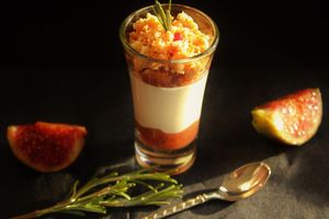 Verrines Apéritives-Chutney de figues, Panna Cotta fromagère et Crumble épicé#Régalades en cascade Mi-figue Mi-raisin