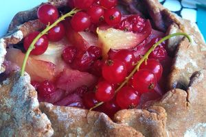 Tartelettes Rustiques Pêche-Groseille, Pâte Croquante au Sarrasin et Huile d'Olive