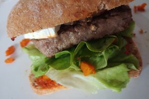 Burger aux légumes et chorizo
