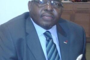 M. Eric Kokouendo, Président du Conseil de la Région France-Europe du PARC, Equipe du Pr Gaston N'Guérékata
