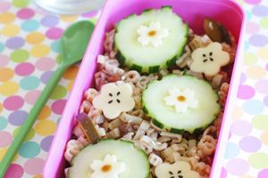 Bento n°98 - Bento Spaghetti, fleurs de concombre et de fromage