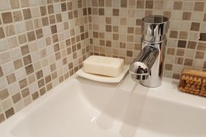 Pause déco et wc de charme pour un espace réduit