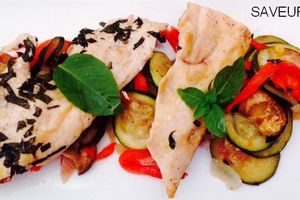 BLANC DE POULET ET LÉGUMES RÔTIS AU BASILIC