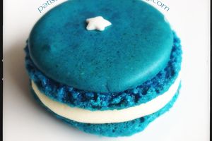 Macarons bleus à la fleur d'oranger.