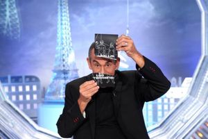 Stéphane de Groodt, Laurent Baffie, Sophie Davant (...) invités de "Salut les Terriens" sur C8