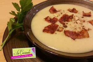 Velouté de Pâtisson, Bacon croustillant et Eclats de Noisette