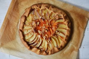 Tarte rustique abricots, nectarines et crème d'amandes