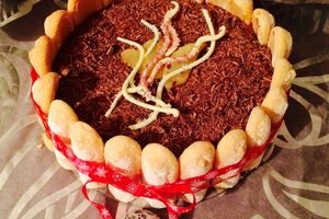 Charlotte : mousse au chocolat et poire caramélisées