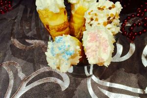 Cônes sucrés : chantilly vanille chocolat blanc ( Michalak)