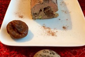 Foie gras mi-cuit au torchon, vin doux, 4 épices et figues moelleuses