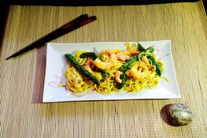 Noodles aux crevettes et asperges sauce coco curry